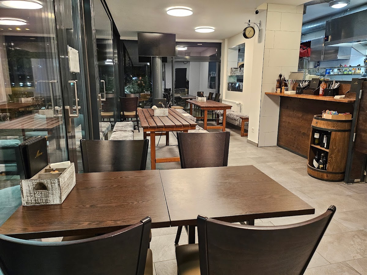 Pizzeria & Pizzakurier Rucola